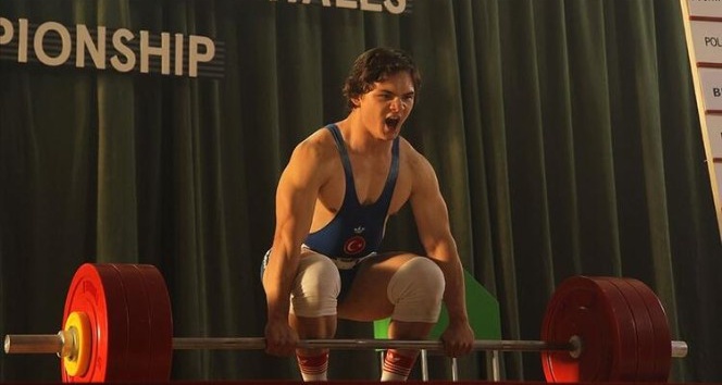 "Cep Herkülü: Naim Süleymanoğlu" filmine İzmir’de özel gala