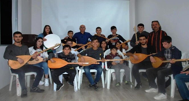 Bağlama kursuna yoğun ilgi