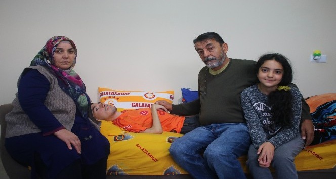 Kas hastası Abdullah’ın hayali Galatasaraylı futbolcular ile tanışmak