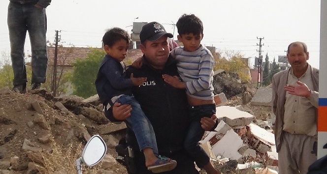 Kilis’te çocuklar alev kapanından kurtarıldı