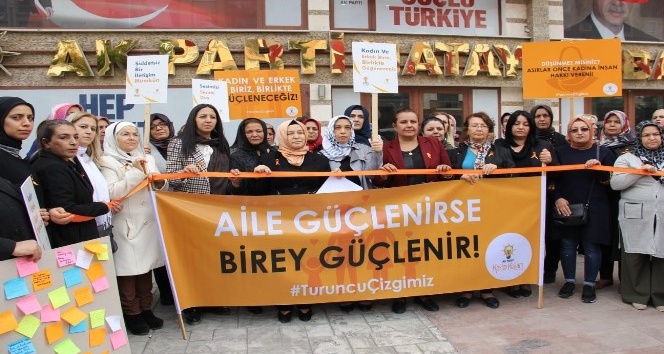 Hatay’da "Kadına Şiddete Turuncu Çizgi" yürüyüşü