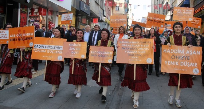Giresun’da kadın-erkek beraber yürüdü