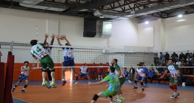 Cizre Belediyesi voleybolda başarıdan başarıya koşuyor