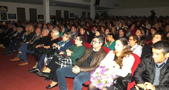 Balıkesir’de kadınlar kendi yazdıkları oyunla şiddete hayır dedi
