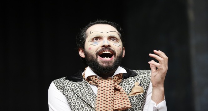 Başakşehir’de ‘Müfettiş’ tiyatro severlerle buluştu