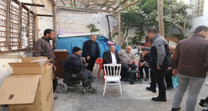 Engelli ailenin kaldığı harabe ev onarıldı