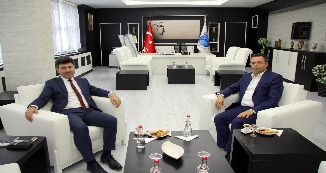 Rektör Karacoşkun İKA Genel Sekreteri Akyılmaz ile bir araya geldi