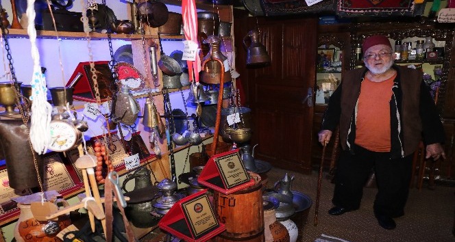Gecesini gündüzüne kattı 50 yılda binlerce eser topladı, evini müzeye çevirdi