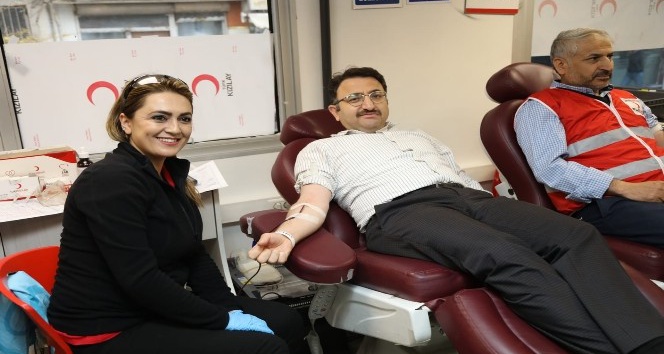 Kaymakam Çam kan bağışında bulundu