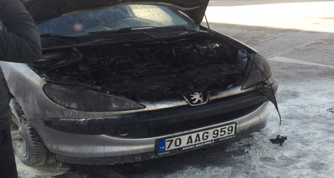Karaman’da alev alan otomobil, kısa sürede söndürüldü