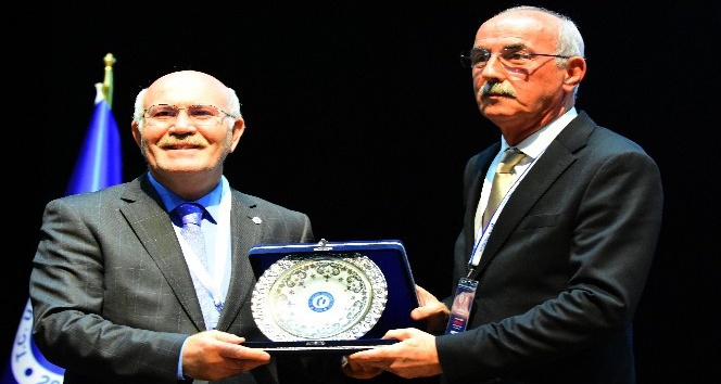 Uşak Üniversitesi’nde “Tarihten Geleceğe Bilim Köprüsü Öğrenci Sempozyumu” etkinliği