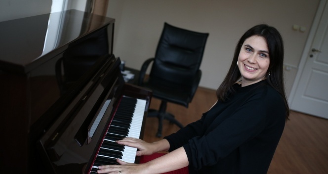 Bursa’da yaşayan Rus piyanist, genç yetenek avcısı