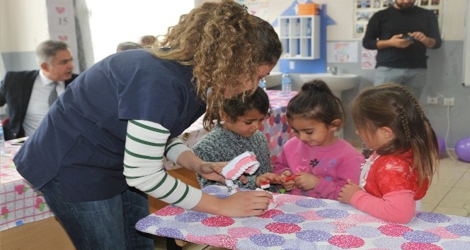 Vanlı minik öğrenciler diş hastalıkları hakkında bilgilendirildi