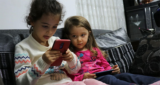 Çocukların telefon ve tabletle oynaması onları zeki yapmıyor