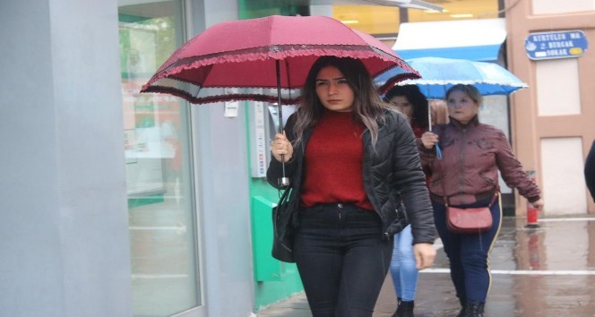 Uşak’ta yağışlı hava etkisini gösterdi