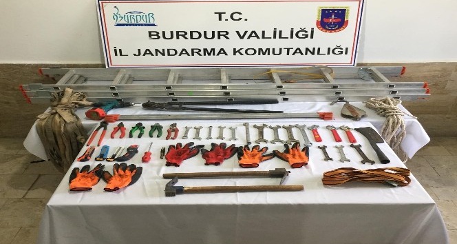 Burdur’da kablo hırsızlığına 3 gözaltı