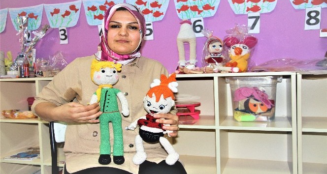 İnternetten öğrendiği örgü bebek yapımını mesleği haline getirdi