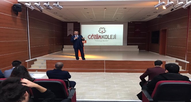 Rektör Öztürk, Çözüm Koleji’nin konuğu oldu