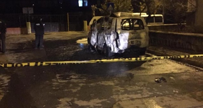 Park halindeki araç cayır cayır yandı