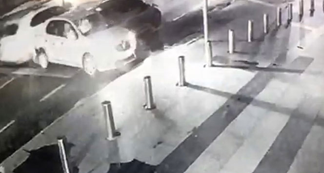 İstanbul'da lüks araca silahlı saldırı kamerada