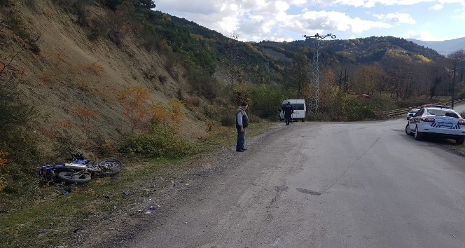 Türkeli’de motosiklet ile minibüs çarpıştı: 1 yaralı