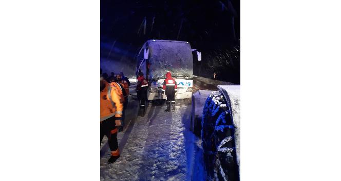 Yolcu otobüsü kar küreme aracıyla çarpıştı:1 ölü