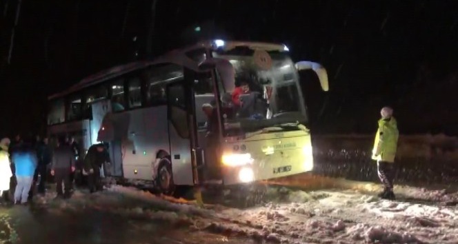 Kara saplanan ampute futbol takımı otobüsünü AFAD kurtardı