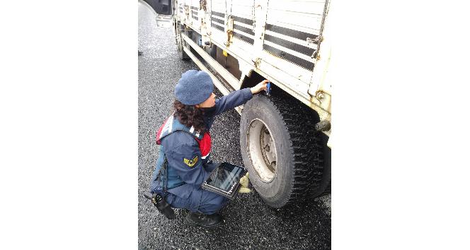 Köprüköy İlçe Jandarma Trafik Ekiplerinden Kış Lastiği Uygulaması