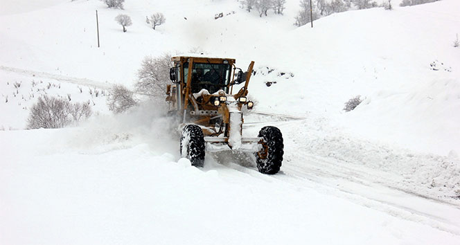 Doğu’da kar ve tipi köy yollarını ulaşıma kapadı
