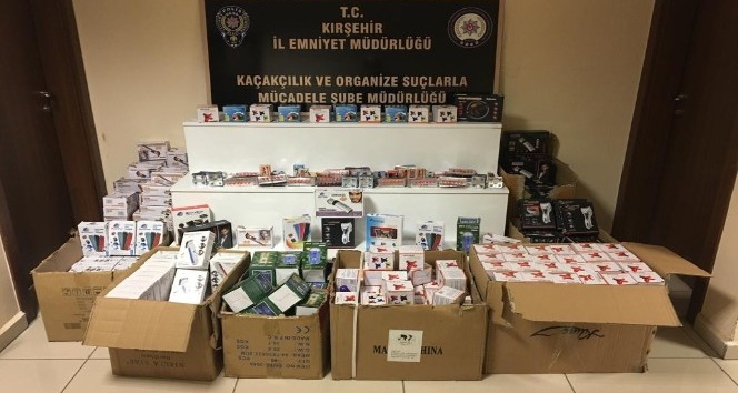 Kırşehir’de kaçak ilaç ve teknolojik ürünler ele geçirildi