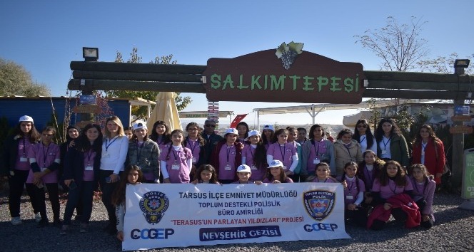 Polis 40 kız öğrenciyi Nevşehir’e geziye götürdü