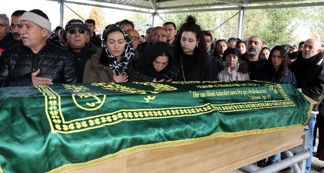 İsviçre’de trafik kazasında hayatını kaybeden 3 kişi Erzincan’da son yolculuklarına uğurlandı