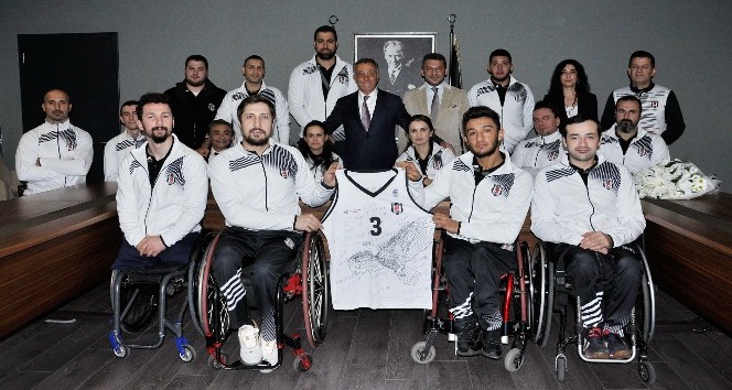 Tekerlekli Sandalye Basketbol Takımı’ndan Ahmet Nur Çebi’ye ziyaret