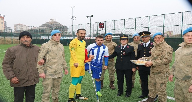 Jandarma’dan ampute futbolculara ziyaret