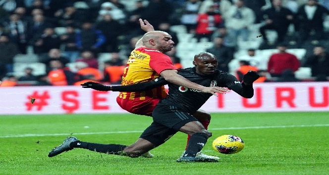 Süper Lig: Beşiktaş: 3 - İ.M. Kayserispor: 0 (İlk yarı)