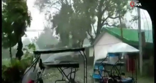 Filipinler’i Kammuri tayfunu vurdu: 1 ölü
