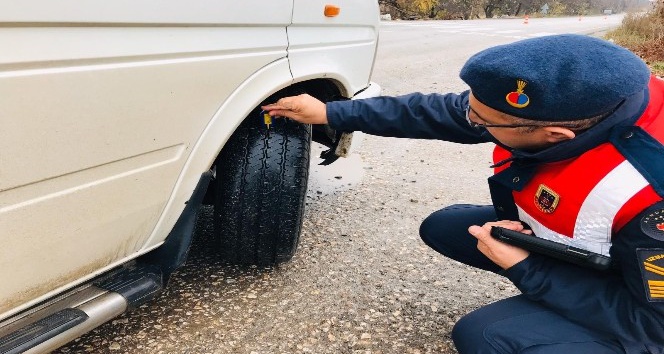 Tokat’ta 21 araca kış lastiği cezası