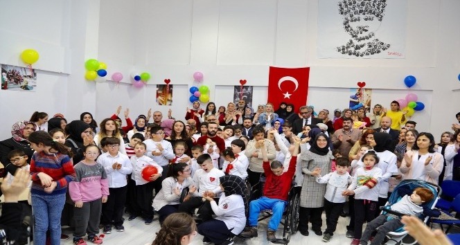 Özel İnsanlardan Başkan Arı’ya sevgi seli