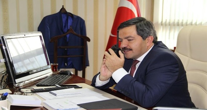 Müdür Bentli’den telsizle kutlama