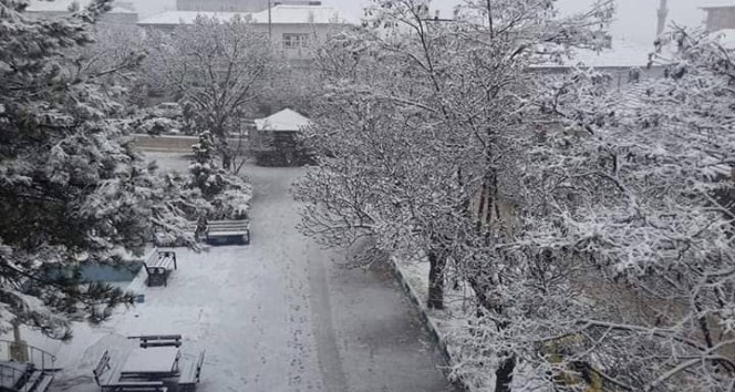 Kırıkkale’ye mevsimin ilk karı düştü