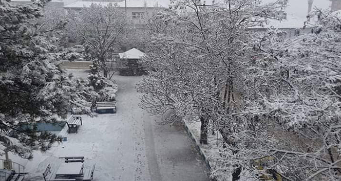 Kırıkkale&#039;ye mevsimin ilk karı düştü