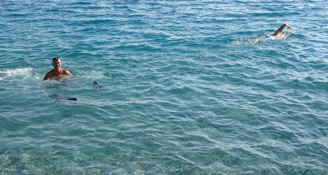 Antalya’da aralık ayında deniz keyfi