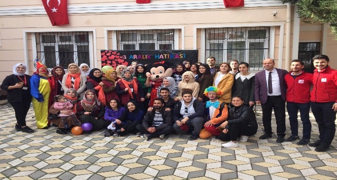 Üniversite öğrencilerinden Dünya Engelliler günü etkinliği