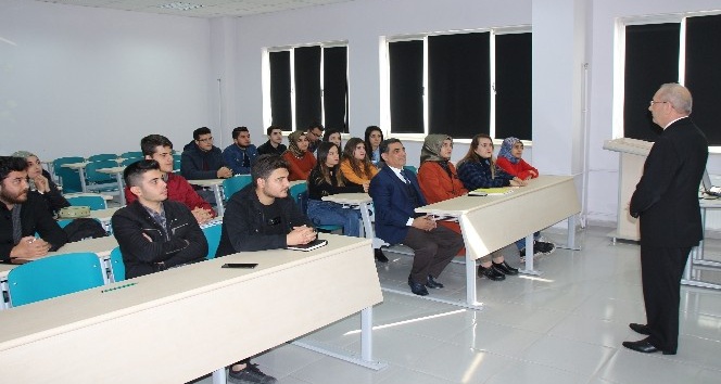 Defterdar Zekeriya Keleş İİBF’de öğrencilerle bir araya geldi