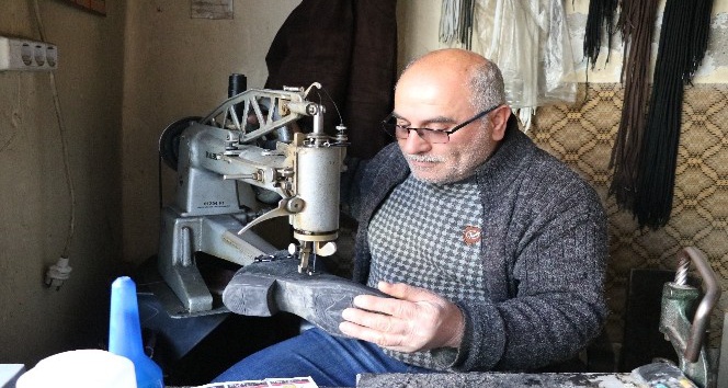 Ayakkabı tamircilerinde kış yoğunluğu