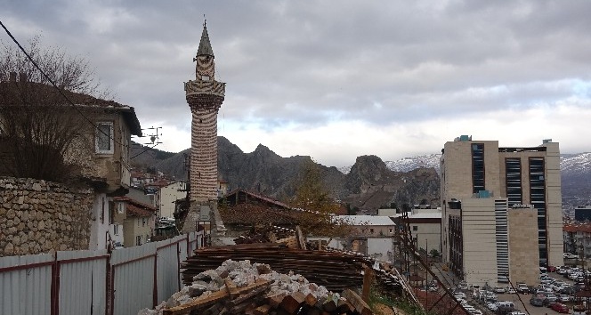 Cami 3. kez restore ediliyor, minaresi ise 6 asırdır ayakta