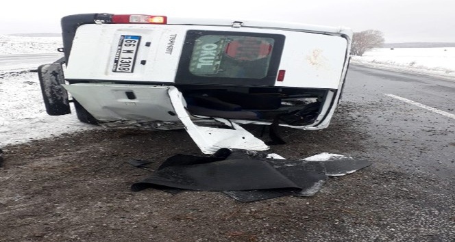 Yozgat’ta engelli öğrencileri taşıyan minibüs devrildi: 10 yaralı
