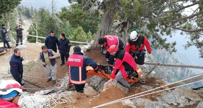 Mersin&#039;de kayıp gencin 200 metrelik uçurumda bulunan cesedi çıkarıldı