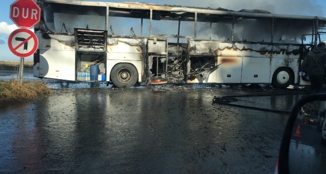 Rize’de yolcu otobüsü alev alev yandı