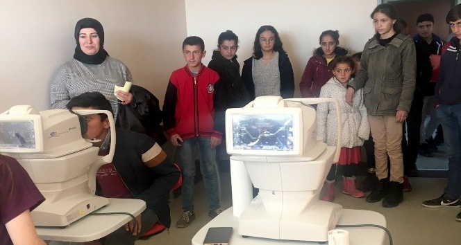 Ardahan’da “Bir Çocuk Bir Dünya Projesi” kapsamında 100 çocuğa göz muayenesi yapıldı